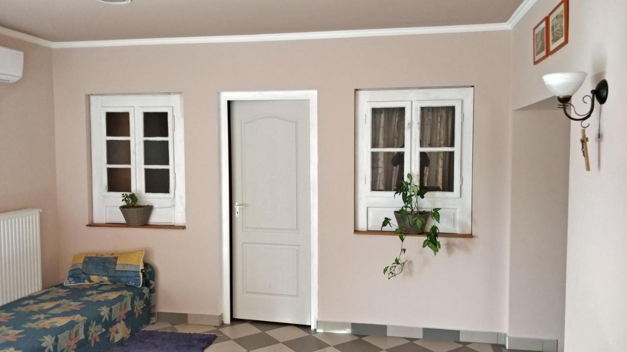 Novakporta Vendeghaz Apartment Lakhegy Bagian luar foto