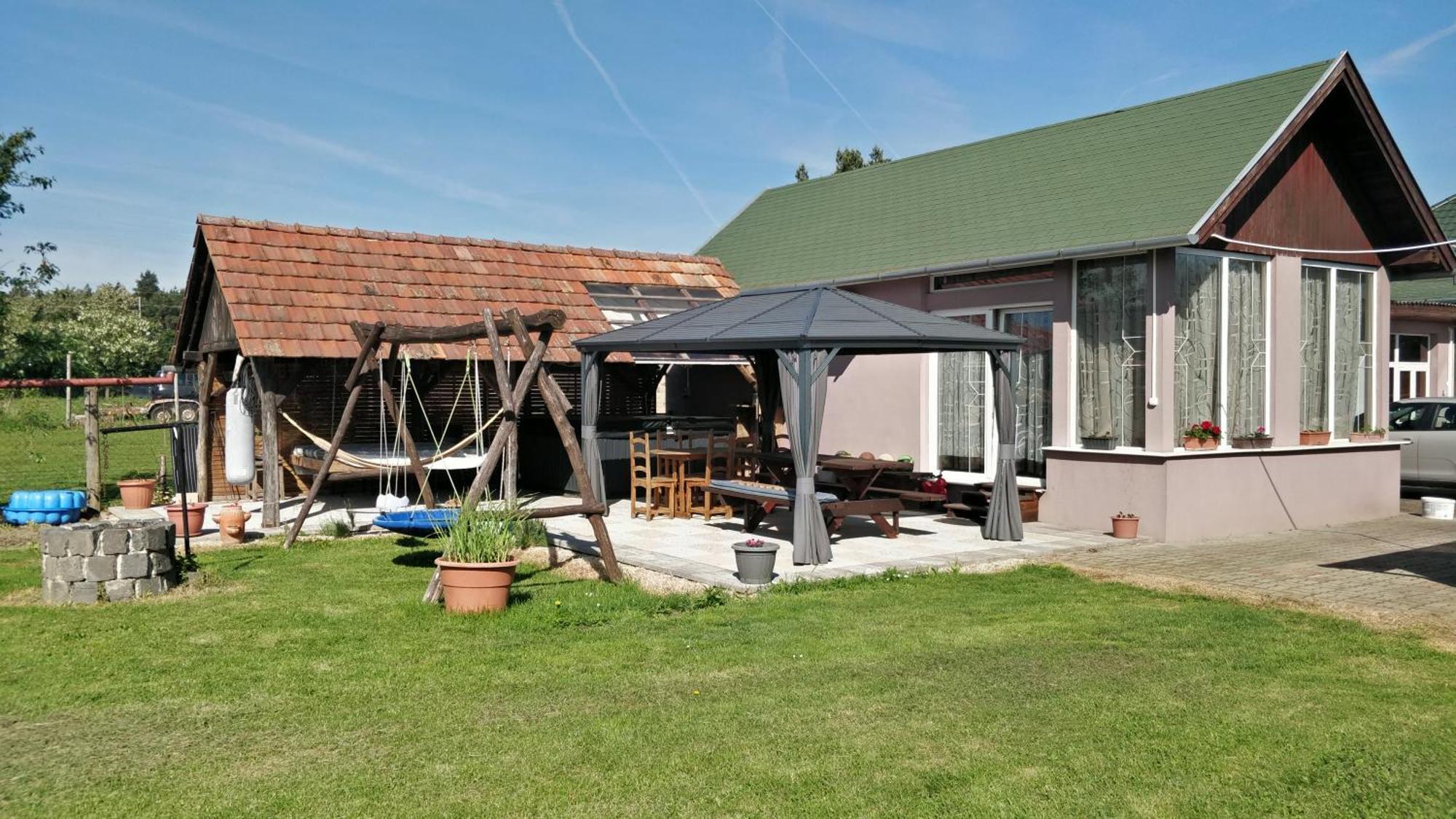Novakporta Vendeghaz Apartment Lakhegy Bagian luar foto
